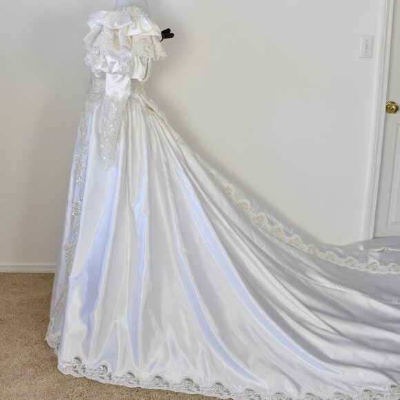 Vintage 80s 90s Wedding Gown Dress Royal Train - 0/2 - Picture 12 of 17